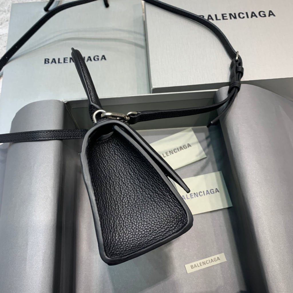 【mini號】💁🏿‍♀原單Balencia巴黎家，本季重磅【荔枝紋黑色】沙漏包，獨特的標誌性弧線形狀造型極具辨識度，一眼就讓人眼前一亮呀超炫酷，尺寸：19-8-21cm⚠#15640