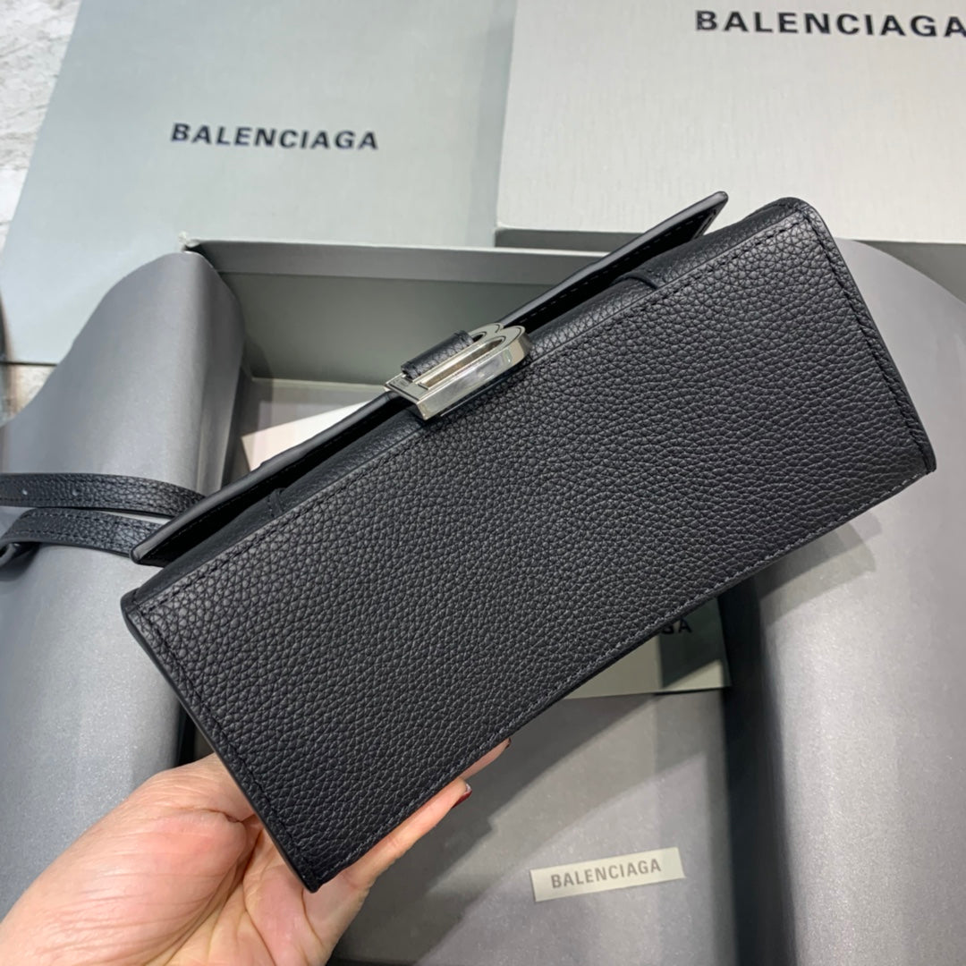 【mini號】💁🏿‍♀原單Balencia巴黎家，本季重磅【荔枝紋黑色】沙漏包，獨特的標誌性弧線形狀造型極具辨識度，一眼就讓人眼前一亮呀超炫酷，尺寸：19-8-21cm⚠#15640