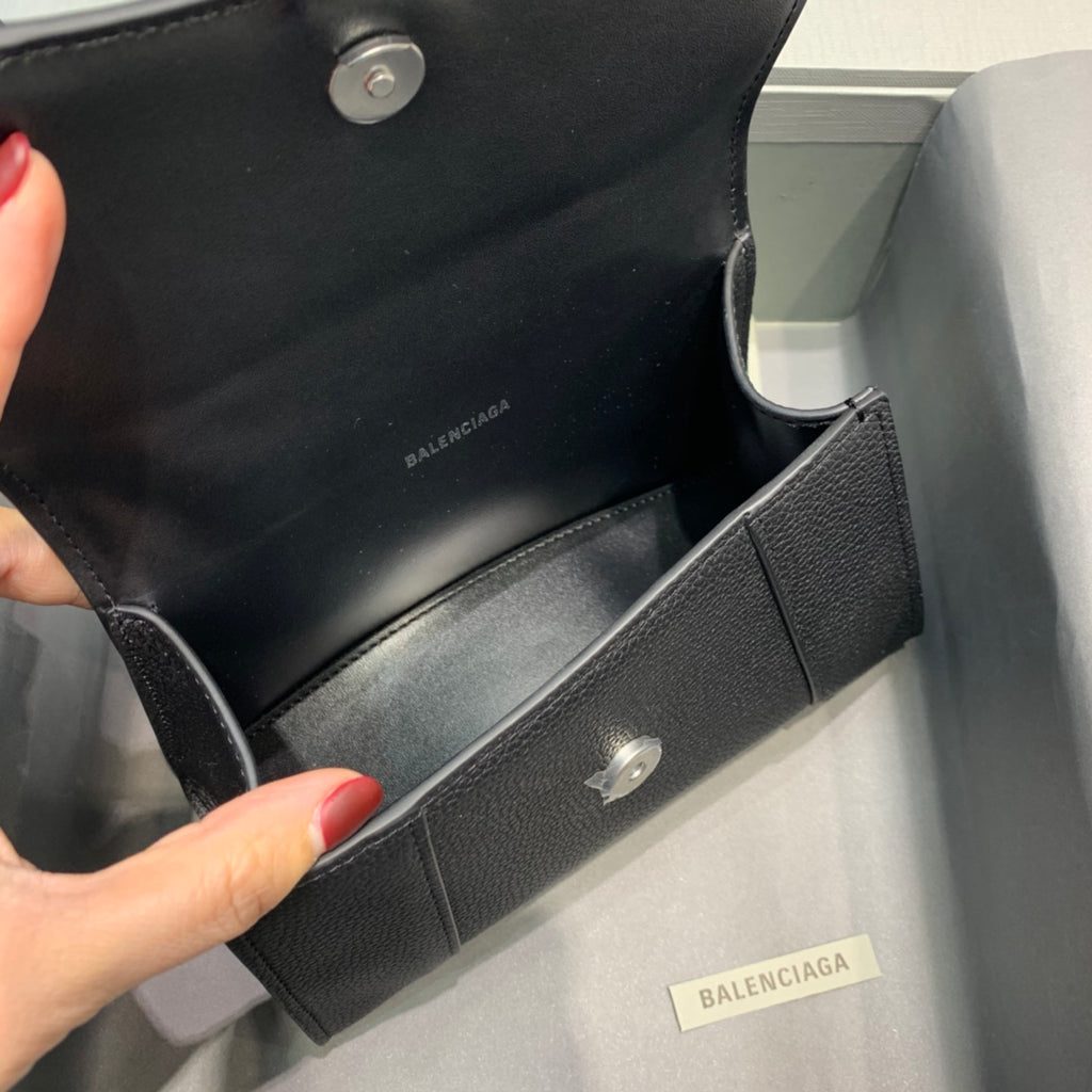 【mini號】💁🏿‍♀原單Balencia巴黎家，本季重磅【荔枝紋黑色】沙漏包，獨特的標誌性弧線形狀造型極具辨識度，一眼就讓人眼前一亮呀超炫酷，尺寸：19-8-21cm⚠#15640