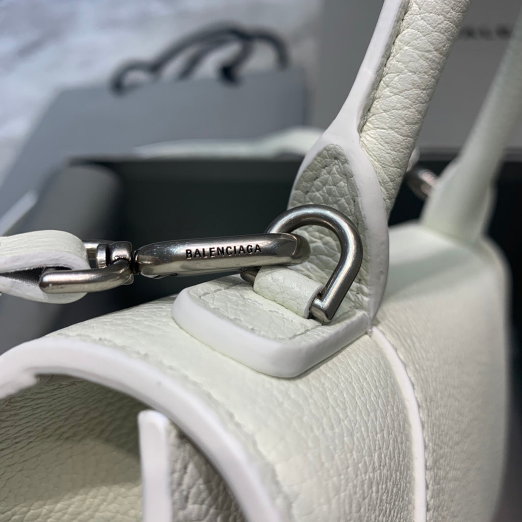 【小號】💁🏿‍♀原單Balencia巴黎家，本季重磅【荔枝紋白】沙漏包，支持驗貨。尺寸：23-10-14cm⚠搜592833型號#15700
