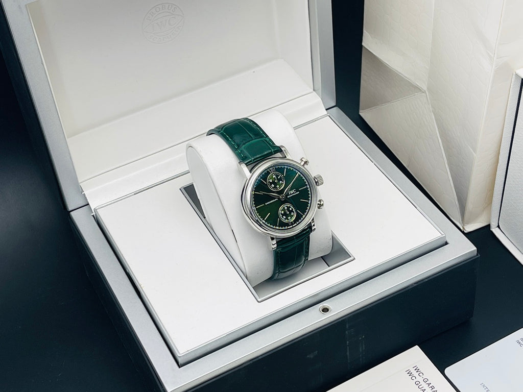 【IWS Factory2021最新力作】新品隆重登場－原版復刻萬.國IWC柏濤菲諾系列腕錶，完美復刻正品一切功能，歡迎品鑑細節： 1⃣️【錶殼】腕錶尺寸39MMX13.5MM，錶殼採用CNC頂級工藝錶殼，線條流暢，表面尺寸39MMX13.5MM，錶殼採用CNC頂級工藝錶殼，線條流暢光澤，自然打磨色調！效果保持了高級水準。藍寶石玻璃鏡面！ 2⃣️【機芯】採用海鷗7750計時自動上鍊機芯，實現所有功能與原廠一致！