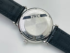 【IWS Factory牆裂推薦】萬家IWC 波濤菲諾系列月相自動腕錶！三大「獨」道精彩細節： 1⃣獨家巨資訂制萬國Cal.35800真月相功能機芯，機芯月相是一個月走一圈，2字位側按制可快調月相，實現了和正品一樣的功能，市面其他版本大多為日夜輪！ 2⃣市面唯一擁有波濤條釘打磨工藝廠家，與原廠工藝效果如出一轍，整體字面質感更佳！ 3⃣在訂製機芯的加持下，尺寸做到和原廠一致40毫米，厚度11.1毫米！