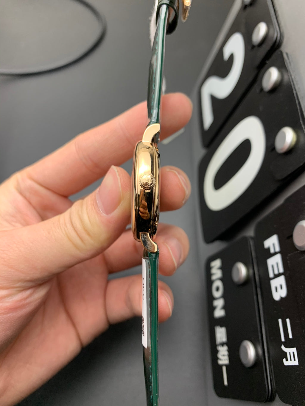 Golden Green Woman Waves Shipment Real Shot