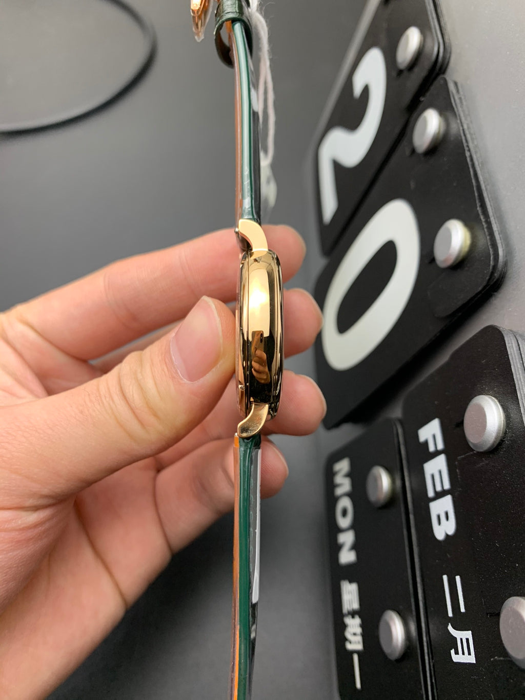 Golden Green Woman Waves Shipment Real Shot