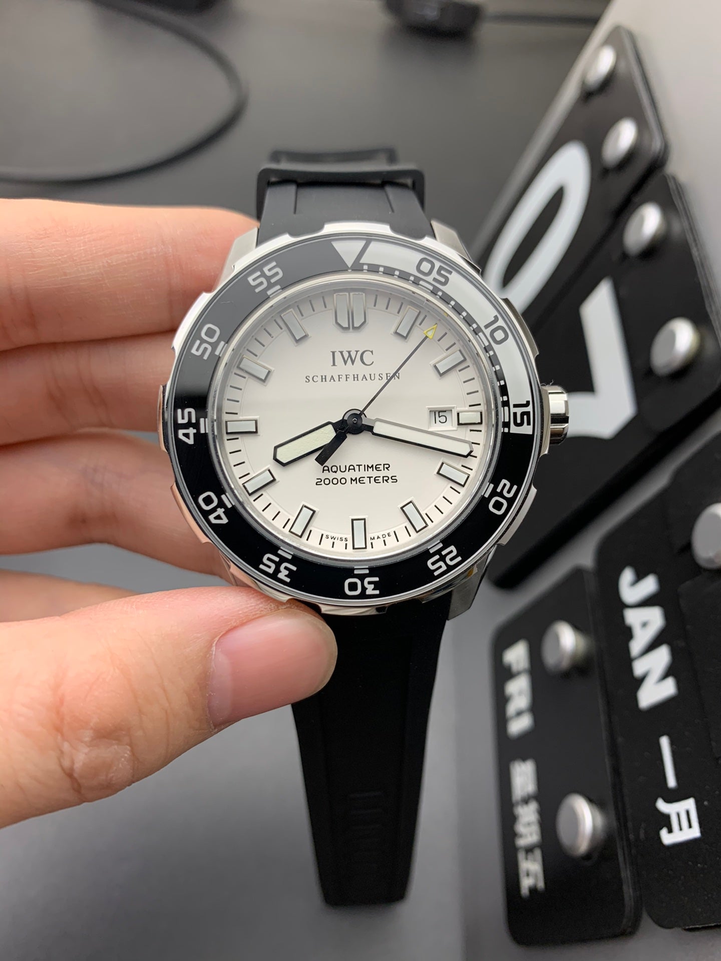 A quarter-white product shipped in real photos