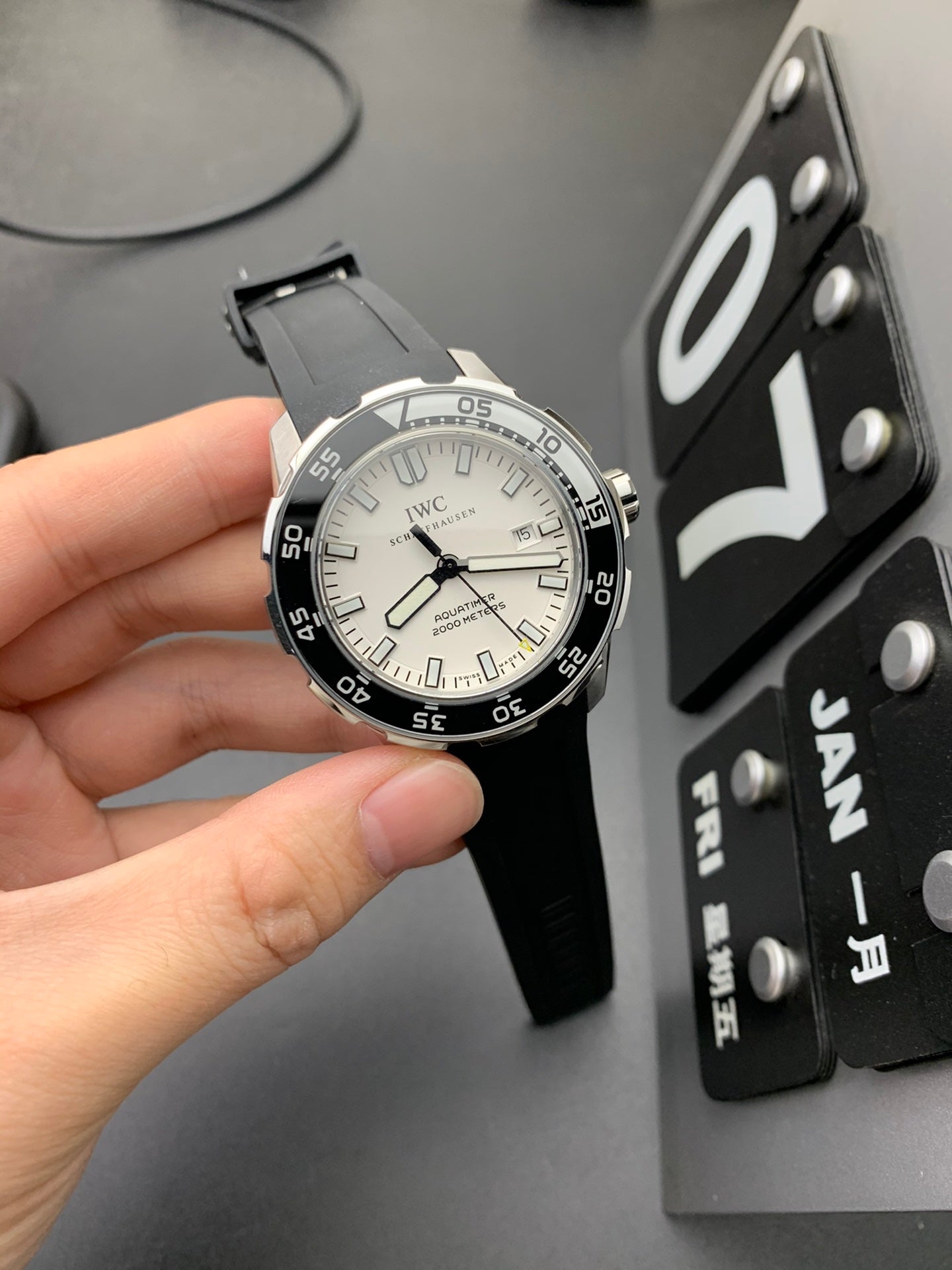 A quarter-white product shipped in real photos
