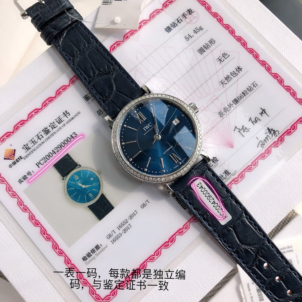 有一種美，獨立卻不霸道，美麗卻不傲嬌，頗有大家風範。 這樣的女人心裡有誠、有愛心、有勇，也有情！事業上，她們有自己的宏圖，一路前行，勇敢擔當。 生活上，她們溫暖待人，坦然自若，如沐春風。時間對她們，從來都不是敵人，而是賦予更有質感的成色和品味。 一個眼神，一個動作，有情天地間，都已豐沛充盈。你遇過這樣的女人嗎，你愛上過這樣的女人嗎，還是，你自己就是這種女人。 ！