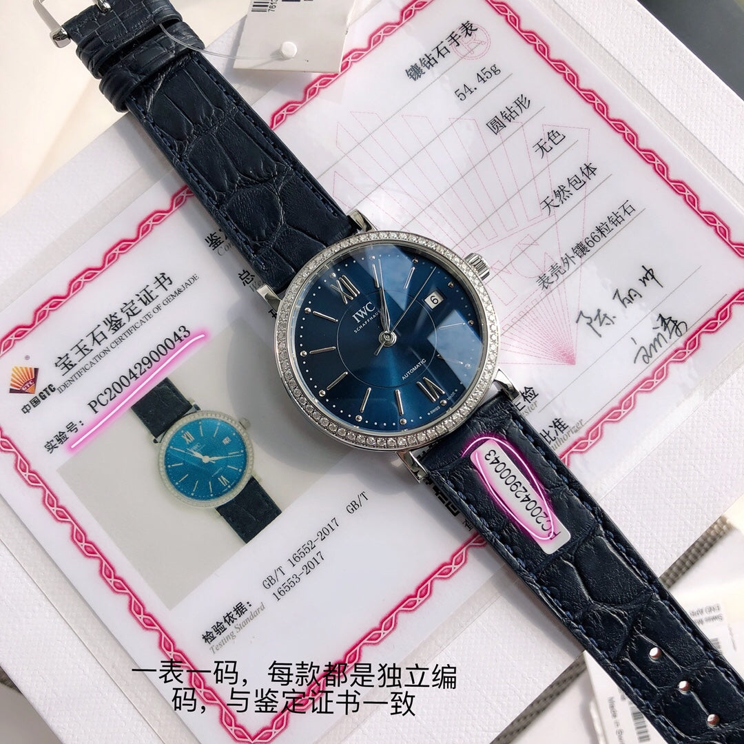 有一種美，獨立卻不霸道，美麗卻不傲嬌，頗有大家風範。 這樣的女人心裡有誠、有愛心、有勇，也有情！事業上，她們有自己的宏圖，一路前行，勇敢擔當。 生活上，她們溫暖待人，坦然自若，如沐春風。時間對她們，從來都不是敵人，而是賦予更有質感的成色和品味。 一個眼神，一個動作，有情天地間，都已豐沛充盈。你遇過這樣的女人嗎，你愛上過這樣的女人嗎，還是，你自己就是這種女人。 ！