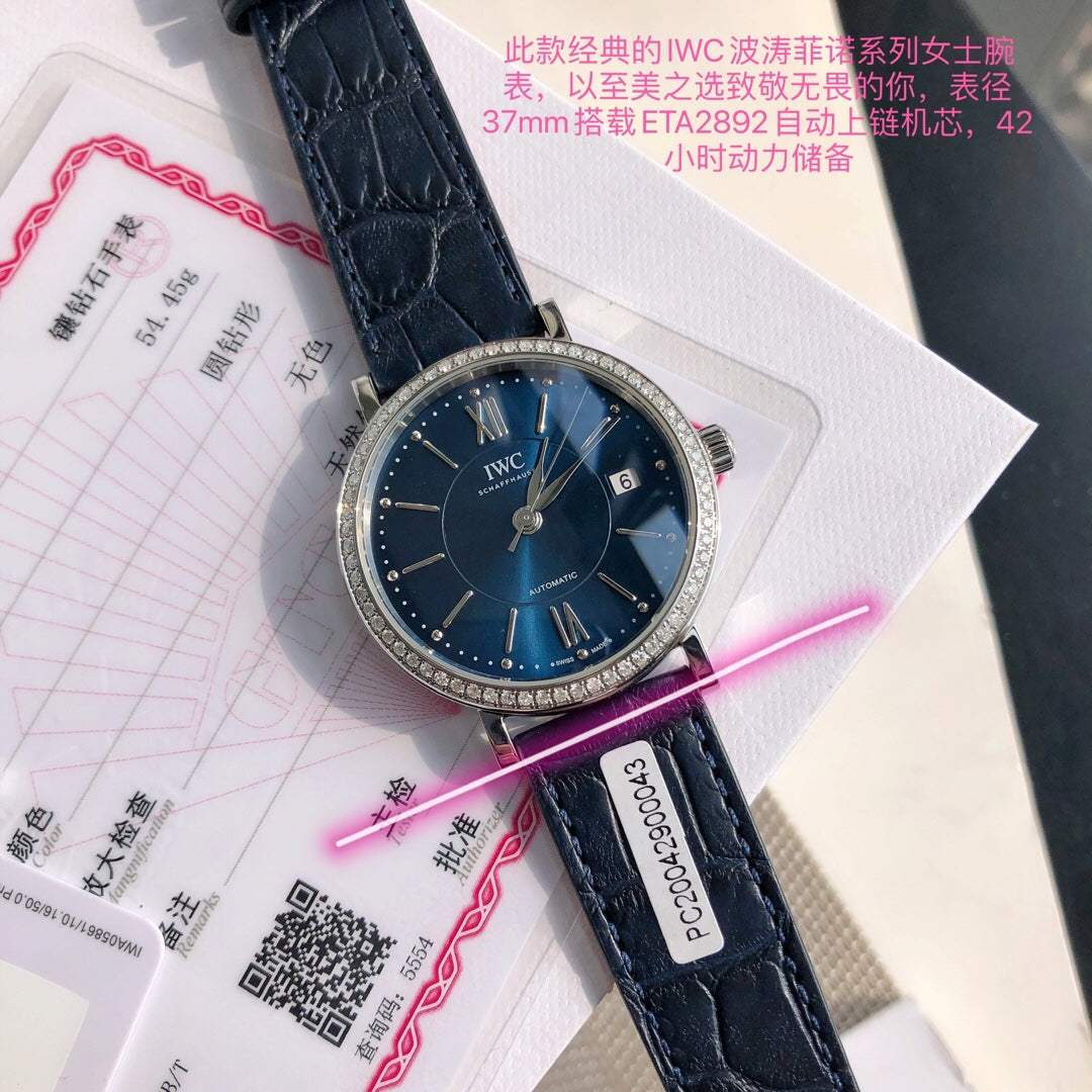 有一種美，獨立卻不霸道，美麗卻不傲嬌，頗有大家風範。 這樣的女人心裡有誠、有愛心、有勇，也有情！事業上，她們有自己的宏圖，一路前行，勇敢擔當。 生活上，她們溫暖待人，坦然自若，如沐春風。時間對她們，從來都不是敵人，而是賦予更有質感的成色和品味。 一個眼神，一個動作，有情天地間，都已豐沛充盈。你遇過這樣的女人嗎，你愛上過這樣的女人嗎，還是，你自己就是這種女人。 ！