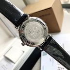 《原單正品》通路出口訂單！原封！缺個經銷商印章就是正品！大名鼎鼎的萬國柏濤菲諾腕錶界的Gentleman，永遠像個紳士一般存在，簡潔風格原裝瑞士SW300自動機械機芯,個個錶友都以為Eta-2982是基礎機芯其實真正基礎機芯是原裝瑞士SW300機芯（也就是萬國自己命名的35111）防眩藍寶石玻璃，黑色美洲鱷魚皮錶帶，大部分男人理想中的錶款：錶盤乾淨、輕薄、低調且有內涵正裝40mm錶徑，鍍銠柳葉針造型百看不膩，60數字位用紅色凸顯更是點睛之筆！