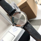 《原單正品》通路出口訂單！原封！缺個經銷商印章就是正品！大名鼎鼎的萬國柏濤菲諾， 腕錶界的Gentleman，永遠像個紳士一般存在，簡潔風格，原裝瑞士SW300自動機械機芯個表友都以為Eta-2982是基礎機芯其實真正基礎機芯是原裝瑞士SW300機芯（也就是萬國自己命名的35111）防眩藍寶石玻璃，黑色美洲鱷魚皮錶帶，大部分男人理想中的錶款：錶盤乾淨、輕薄、低調且有內涵正裝40mm錶徑，鍍銠柳葉針造型百看不膩