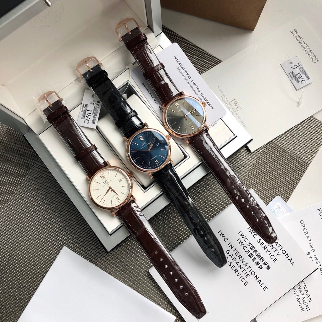 《原單正品》通路出口訂單！原封！缺個經銷商印章就是正品！大名鼎鼎的萬國柏濤菲諾腕錶界的Gentleman，永遠像個紳士一般存在，簡潔風格，原裝瑞士SW300自動機械機芯,個個錶友都以為Eta-2982是基礎機芯， 其實真正基礎機芯是原裝瑞士SW300機芯（也就是萬國自己命名的35111）大公錶的黑色咖啡錶款。