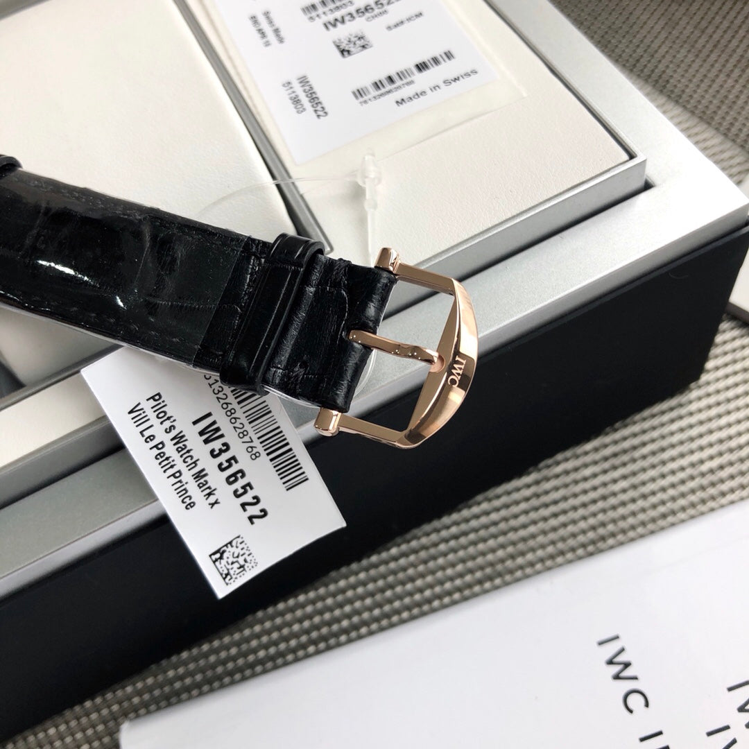 《原單正品》通路出口訂單！原封！缺個經銷商印章就是正品！大名鼎鼎的萬國柏濤菲諾腕錶界的Gentleman，永遠像個紳士一般存在，簡潔風格，原裝瑞士SW300自動機械機芯,個個錶友都以為Eta-2982是基礎機芯， 其實真正基礎機芯是原裝瑞士SW300機芯（也就是萬國自己命名的35111）大公錶的黑色咖啡錶款。