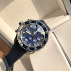 新款六針！萬國IWC的海洋時計系列已經有將近50年的歷史了，如今海洋時計之名已經成為潛水的代號今天給大家帶來的這款外觀簡單大方，精鋼材質的錶殼搭配黑色橡膠錶帶，可徒手拆卸圓形錶盤3點位設有日曆窗，大號的15分鐘潛水計時錶圈夜光顏色以醒目黃色標註，保證在深水下，也可輕易的掌握氧氣所剩的時間夜光功能超級強大，六項夜光標記Super-LumiNova*塗層，無論深處海洋深處還是夜店蹦迪你都是最亮的仔