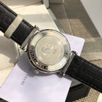 萬國IWC波濤菲諾一表一卡一碼絕不重複、正品一致三碼合一！ 簡約而不簡單低調確失優雅，秒針微微彎曲、細節吻合正品！整錶正面看與原版效果一致，達到真假難辨效果，秒殺市場所有版本！ 從錶殼內側看90度的彎曲線而從外側看四個耳腳又達到了一致的平面效果！ 錶殼資料40mmX9.3mm完美吻合正品，方得始終