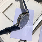 萬國IWC波濤菲諾一表一卡一碼絕不重複、正品一致三碼合一！ 簡約而不簡單低調確失優雅，秒針微微彎曲、細節吻合正品！ 整錶正面看與原版效果一致，達到真假難辨效果，秒殺市場所有版本！ 從錶殼內側看90度的彎曲線而從外側看四個耳腳又達到了一致的平面效果！ 錶殼資料40mmX9.3mm完美吻合正品，方得始終，鍍18k白金條釘，釘面180度弧度角度清晰立體感十足，日曆字體顯示和字面窗口完全吻合， 達到原版效果！ ！