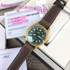 硬貨首發，市場獨家，新品IWC萬國青銅神器噴火機，和正品一致的一表一卡一碼獨一無二青銅錶殼，有著獨特魅力在於它比其他金屬錶殼更具可玩性。青銅中銅成分與空氣反應，產生氧化效果橄欖綠錶盤帶有夜光塗層，具有超強夜光