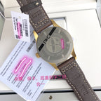硬貨首發，市場獨家，新品IWC萬國青銅神器噴火機，和正品一致的一表一卡一碼獨一無二青銅錶殼，有著獨特魅力在於它比其他金屬錶殼更具可玩性。青銅中銅成分與空氣反應，產生氧化效果橄欖綠錶盤帶有夜光塗層，具有超強夜光