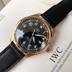 新款獨家最牛硬貨IWC萬國-最強馬克小王子系列精鋼錶殼，直徑40mm，厚度10mm 進口瑞士ETA2824超薄機芯藍寶石水晶雙卜錶鏡，進口牛皮，精鋼錶背錕刻小王子圖案，性價比超高，獨家貨源支持終身保修，為使用無條件包裝。