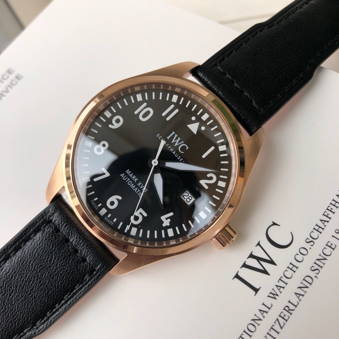 新款獨家最牛硬貨IWC萬國-最強馬克小王子系列精鋼錶殼，直徑40mm，厚度10mm 進口瑞士ETA2824超薄機芯藍寶石水晶雙卜錶鏡，進口牛皮，精鋼錶背錕刻小王子圖案，性價比超高，獨家貨源支持終身保修，為使用無條件包裝。