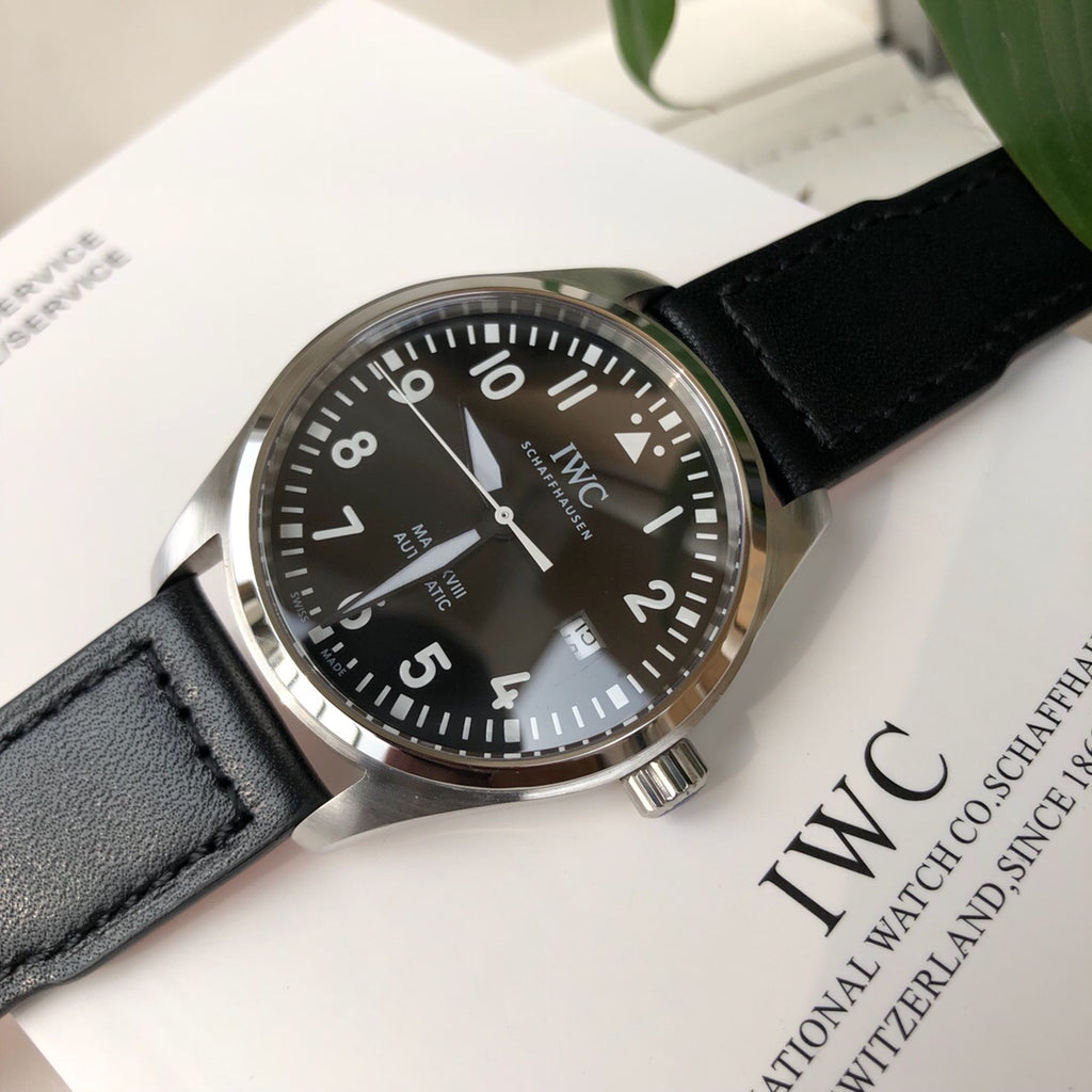 新款獨家最牛硬貨IWC萬國-最強馬克小王子系列精鋼錶殼，直徑40mm，厚度10mm 進口瑞士ETA2824超薄機芯，藍寶石水晶雙卜錶鏡，進口牛皮精鋼錶背錕刻小王子圖案，性價比超高，獨家貨源，支持終身保修，為使用無條件包裝，配使用全套原裝條件。