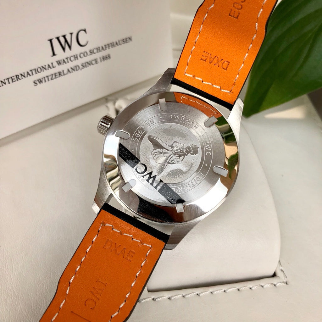 新款獨家最牛硬貨IWC萬國-最強馬克小王子系列精鋼錶殼，直徑40mm，厚度10mm 進口瑞士ETA2824超薄機芯，藍寶石水晶雙卜錶鏡，進口牛皮精鋼錶背錕刻小王子圖案，性價比超高，獨家貨源，支持終身保修，為使用無條件包裝，配使用全套原裝條件。