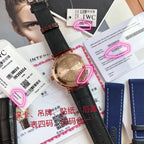 型號：IW356504。入行以來最牛硬貨！通路出口訂單！原封！缺個經銷商印章就是正品！大名鼎鼎的萬國柏濤菲諾大三針金錶，腕錶界的Gentleman，永遠像是個紳士一般存在！簡約、經典，是柏濤菲諾自動腕錶多年來保持成功的奧秘。 18K紅金錶殼，純金鑲飾和鍍金指針，突顯大氣、高顏值！錶背海港美景的精緻圖案雕刻裝飾是柏濤菲諾大三針金錶最大的特色，無處不彰顯優雅高貴！原廠瑞士Eta-2892自動機械機芯（也就是萬國自己命名的35111）