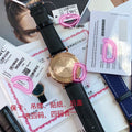 型號：IW356522。入行以來最牛硬貨！通路出口訂單！原封！缺個經銷商印章就是正品！大名鼎鼎的萬國柏濤菲諾大三針金錶，腕錶界的Gentleman，永遠像是個紳士一般存在！簡約、經典，是柏濤菲諾自動腕錶多年來保持成功的奧秘。 18K紅金錶殼，純金鑲飾和鍍金指針，突顯大氣、高顏值！錶背海港美景的精緻圖案雕刻裝飾是柏濤菲諾大三針金錶最大的特色，無處不彰顯優雅高貴！原廠瑞士Eta-2892自動機械機芯（也就是萬國自己命名的35111）