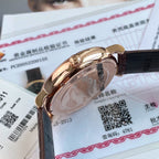 型號：IW356511。入行以來最牛硬貨！通路出口訂單！原封！缺個經銷商印章就是正品！大名鼎鼎的萬國柏濤菲諾大三針金錶，腕錶界的Gentleman，永遠像是個紳士一般存在！簡約、經典，是柏濤菲諾自動腕錶多年來保持成功的奧秘。 18K紅金錶殼，純金鑲飾和鍍金指針，突顯大氣、高顏值！錶背海港美景的精緻圖案雕刻裝飾是柏濤菲諾大三針金錶最大的特色，無處不彰顯優雅高貴！原廠瑞士Eta-2892自動機械機芯（也就是萬國自己命名的35111）