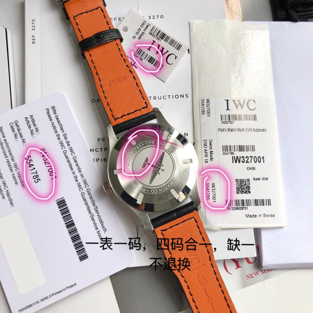 硬貨首發，市集獨家！ IW327001，316L精鋼材質，非凡工藝，讓小廠知難而退！萬國飛行員馬克十八傳承腕錶，採用原廠瑞士ETA王牌機芯w-300,40mm表徑，全數字刻度超強夜光，雙面防反光凸狀藍寶石玻璃鏡。獨家通路進口義大利SANTONI牛皮，一條牛皮成本相當於市場一般牛皮的幾倍，在許多細節的把控上都已達到業界頂級，且多項可為標桿，整表細節一絲不苟。 原廠W餘，一般人均可輕鬆駕馭，此款萬國飛行員腕錶視為萬國經典款型，任何場景著裝均適合佩戴，可謂百搭神器。全套包裝出貨