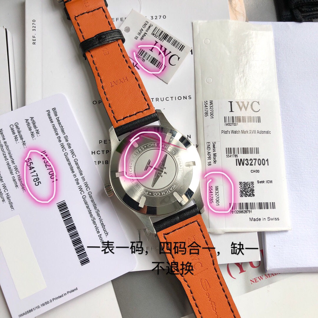 硬貨首發，市集獨家！ IW327001，316L精鋼材質，非凡工藝，讓小廠知難而退！萬國飛行員馬克十八傳承腕錶，採用原廠瑞士ETA王牌機芯w-300,40mm表徑，全數字刻度超強夜光，雙面防反光凸狀藍寶石玻璃鏡。獨家通路進口義大利SANTONI牛皮，一條牛皮成本相當於市場一般牛皮的幾倍，在許多細節的把控上都已達到業界頂級，且多項可為標桿，整表細節一絲不苟。 原廠W餘，一般人均可輕鬆駕馭，此款萬國飛行員腕錶視為萬國經典款型，任何場景著裝均適合佩戴，可謂百搭神器。全套包裝出貨